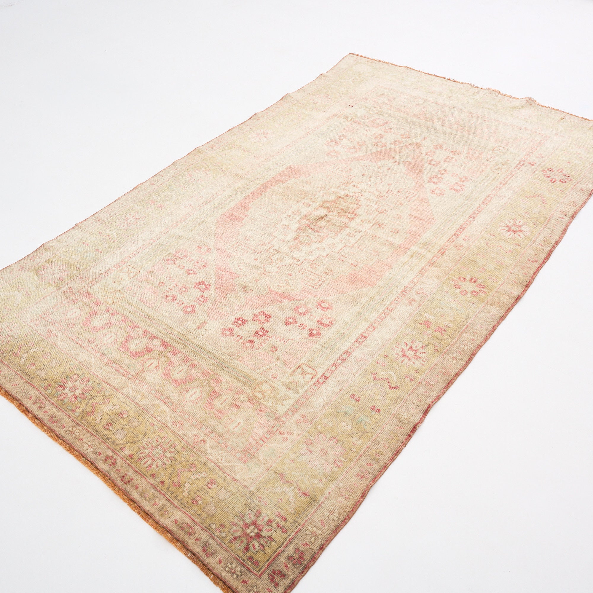 Goncalar (Blushing Blooms)