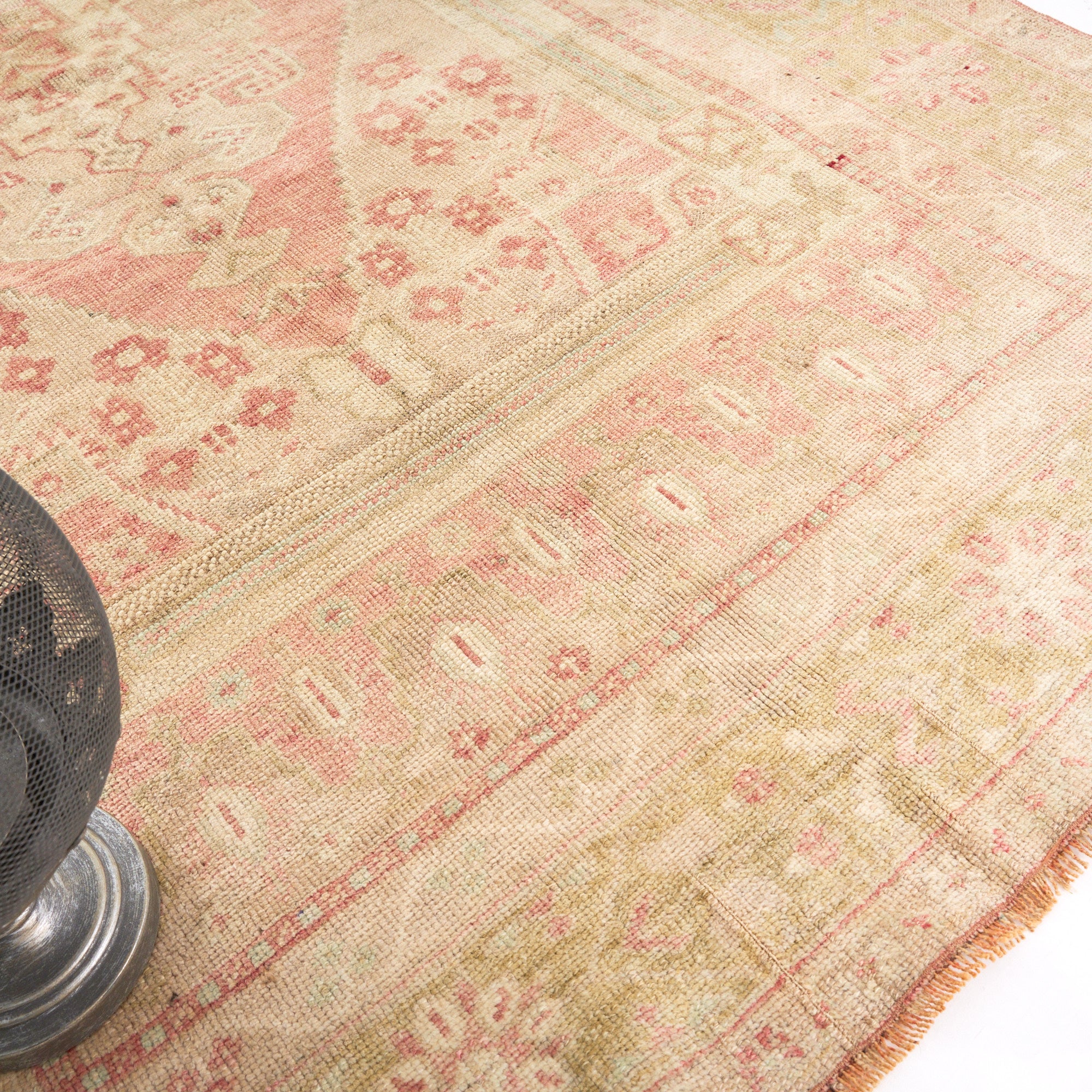 Goncalar (Blushing Blooms)