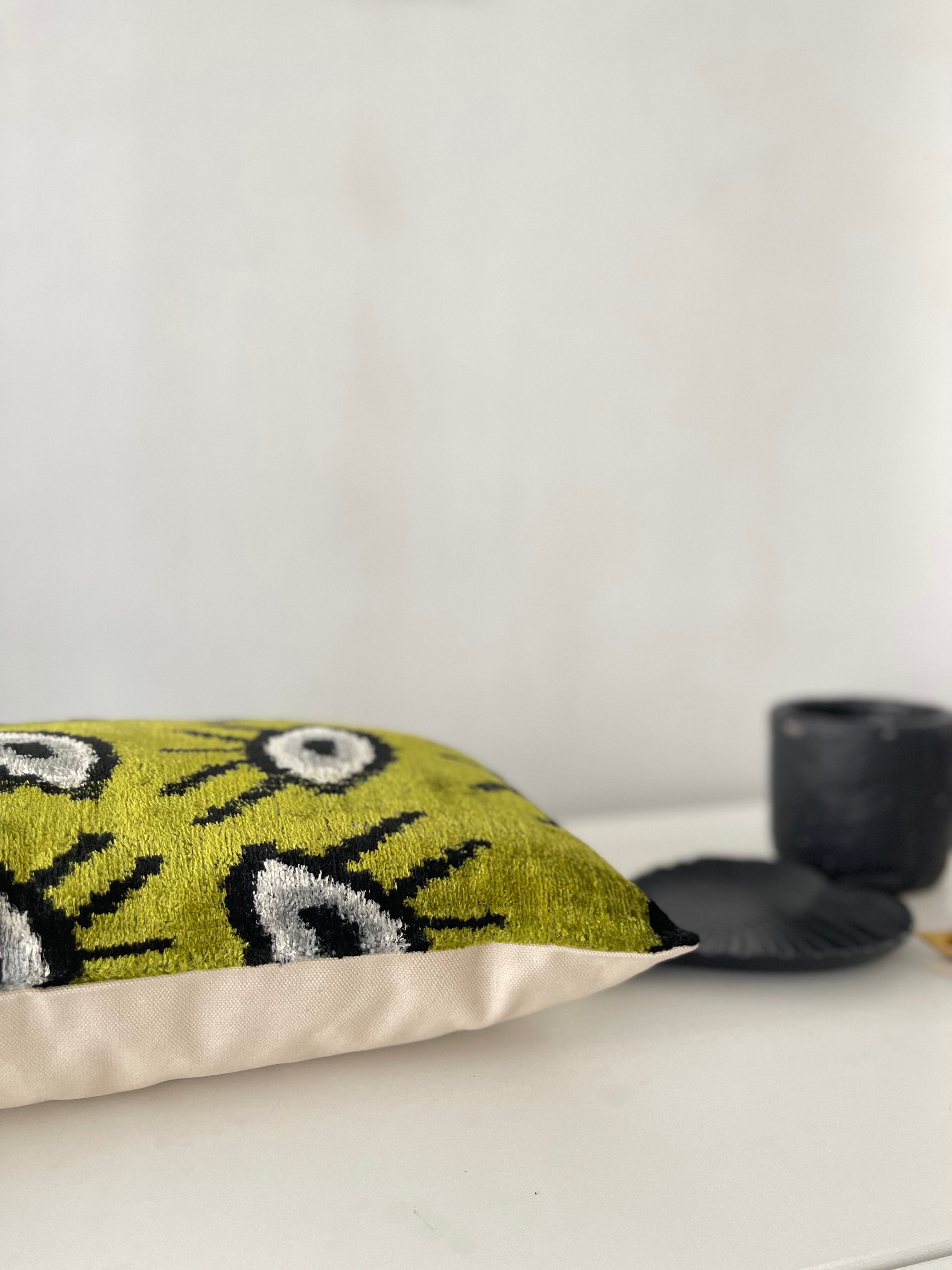 Emerald Green "Eye" Pattern Ikat Pillow Cover