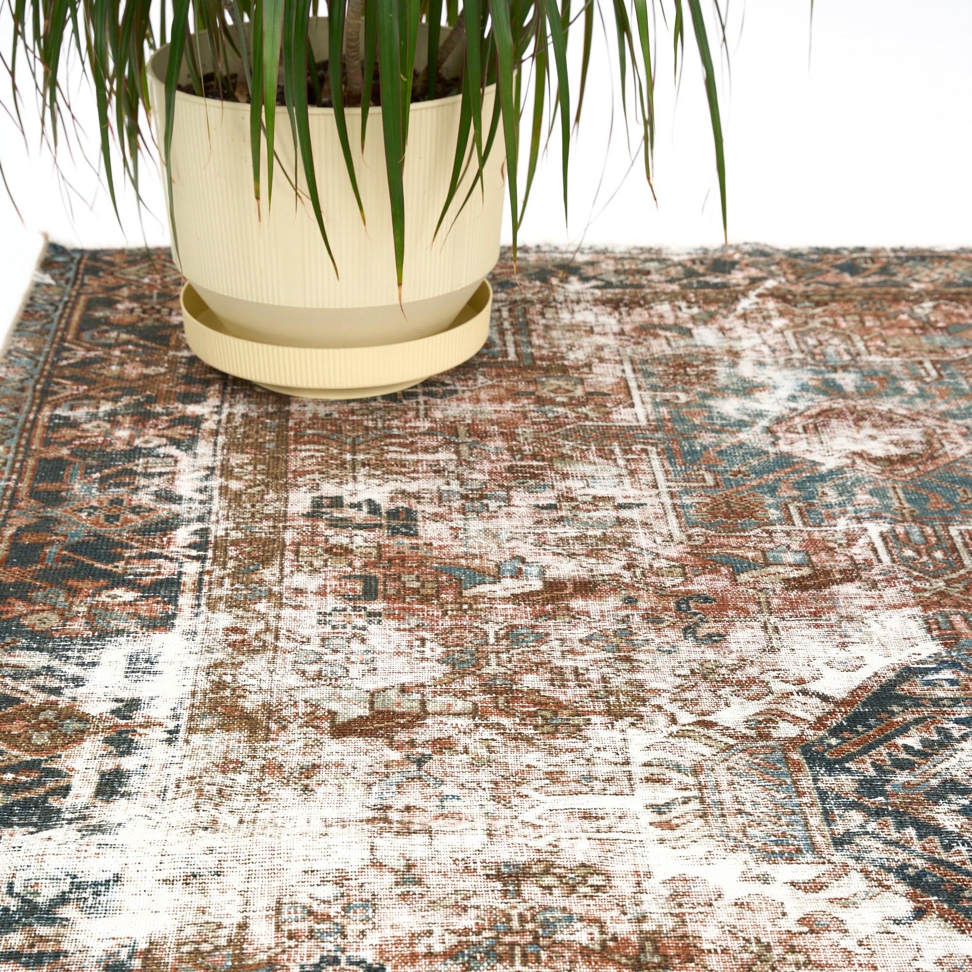 Mehrun (Lovingly Woven / Gentle Hue)