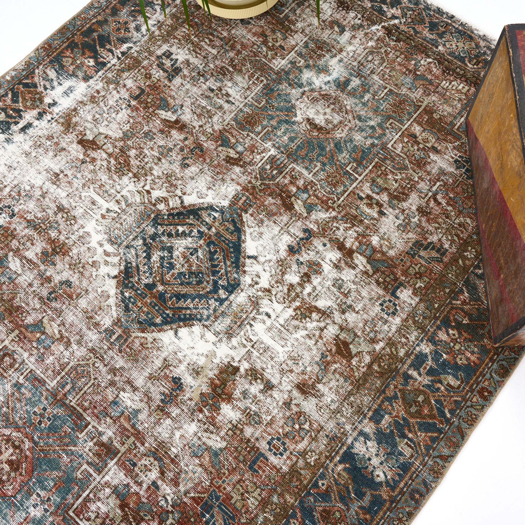 Mehrun (Lovingly Woven / Gentle Hue)